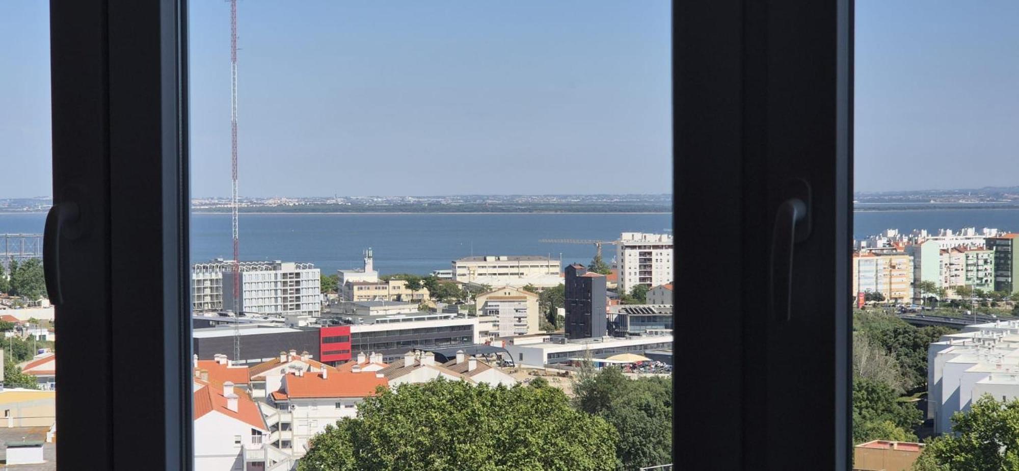 Appartamento Vistas Sobre O Rio Tejo Lisbona Esterno foto
