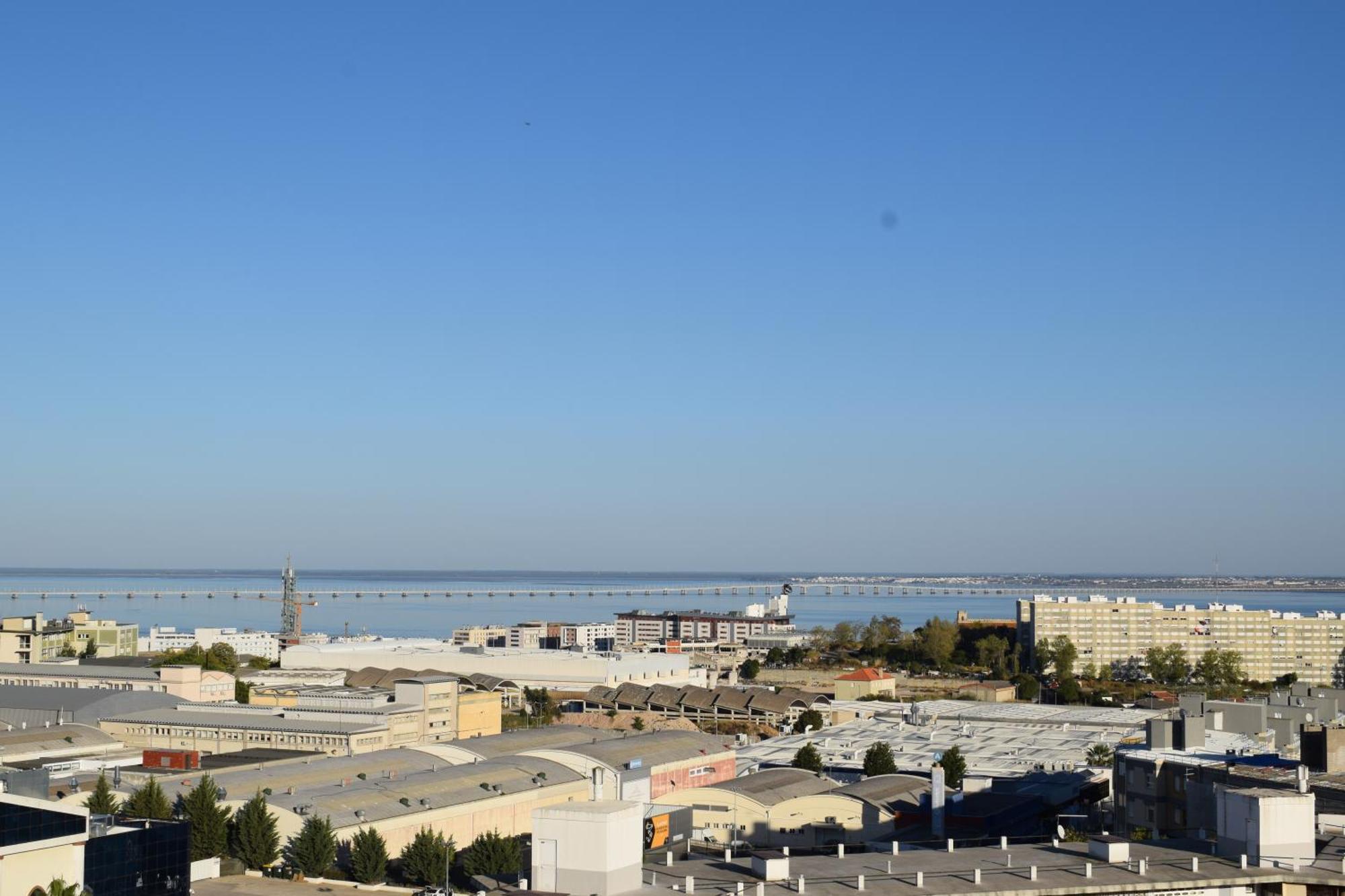 Appartamento Vistas Sobre O Rio Tejo Lisbona Esterno foto